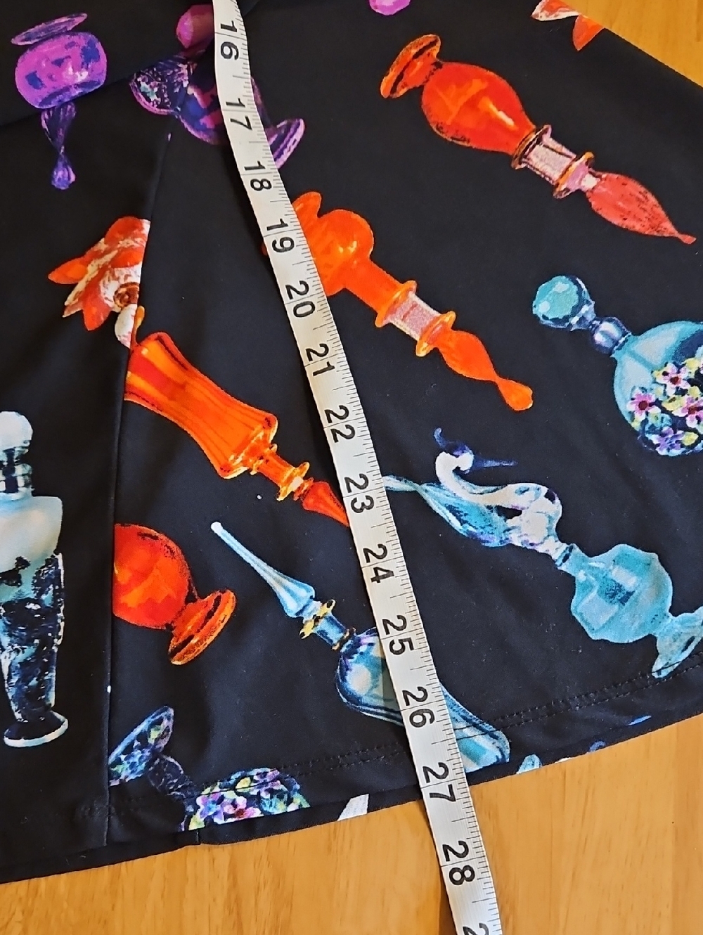 Attitudes by Renee Black Top Tunic with Multicolor Perfume Bottle Print Med - Picture 7 of 7